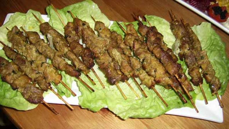 أربع قطع “مجهرية “من اللحم وقطعة شحم بـ 60 دينارا