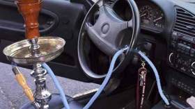 سائقون بتقرت يدخنون الشيشة خلال القيادة