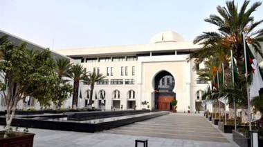 L'Algérie condamne la frappe aérienne “criminelle” contre la ville de Derna en Libye