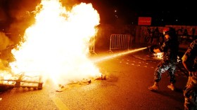 لبنان: حرائق ومظاهرات ووعيد بعصيان مدني