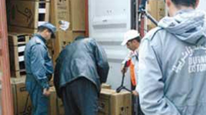 الجمارك تحجز 81 جهاز “تالكي والكي” بميناء وهران