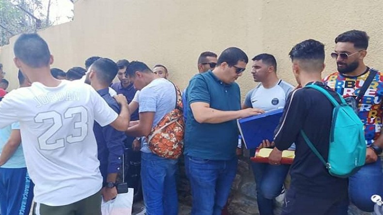 جزائريون تزوجوا من فرنسيات عالقون إداريا