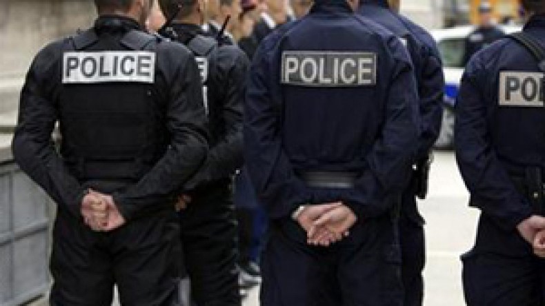 الشرطة الفرنسية تلاحق جزائريين ضربا شقيقهما الأصغر لانتهاكه حرمة رمضان