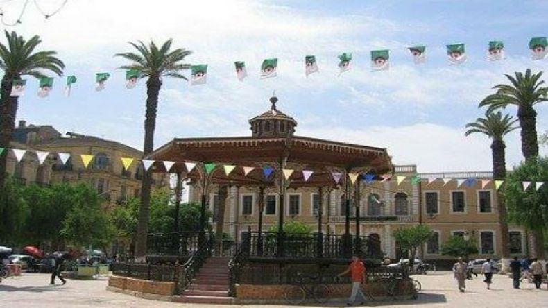 شاب يطعن تلميذا بخنجر عند خروجه من الثانوية ببلعباس