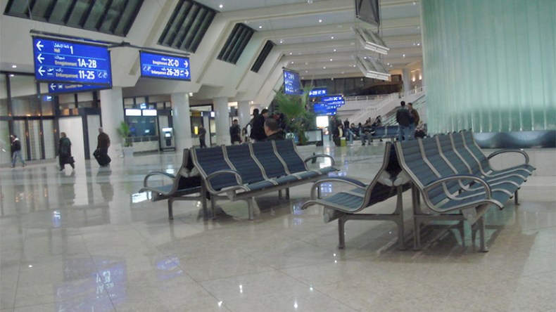 المغتربون حاملو الجواز الأجنبي‮ ‬ممنوعون من دخول الجزائر بدون تأشيرة