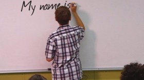 دعوات واسعة لاعتماد الإنجليزية كلغة أجنبية أولى‬