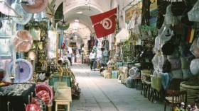 طائرات مليئة بالفخار وبواخر تفوح برائحة التوابل