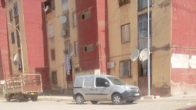 “سفّاح” يداهم منزلا بكلاشينكوف.. يقتل حاملا ويصيب شقيقتها ووالدتها
