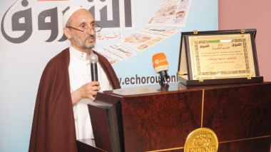 مجمع “الشروق” يكرم أفضل معلم قرآن في العالم “محمد بوركاب”