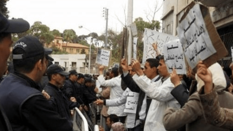 ما هكذا يُعامل الأساتذة والمربُّون!