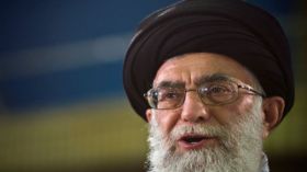 خامنئي يثني على العلاقات الإيرانية السويدية ويصف أمريكا بالعدو اللدود