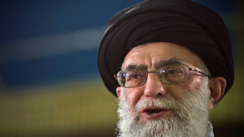 خامنئي يثني على العلاقات الإيرانية السويدية ويصف أمريكا بالعدو اللدود