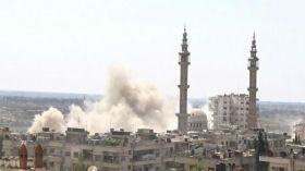 عشرات القتلى بحلب وقصف بمواد حارقة في حمص