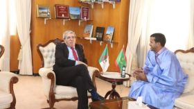 في الكركرات ظهرت ثغرة في جدار رملي ثم أصبحت منفذا ثم معبرا