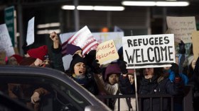 قاضيان أمريكيان يجمّدان قرار “ترامب”