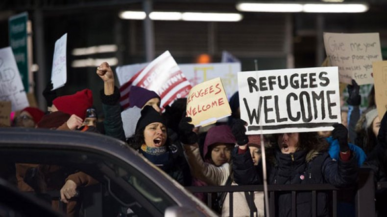 قاضيان أمريكيان يجمّدان قرار “ترامب”