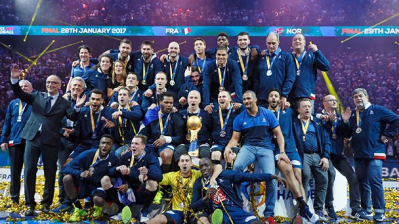 خبراء فرنسا في السماء السادسة