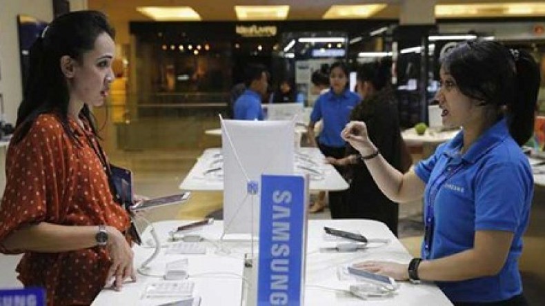 “سامسونغ” تجمد رواتب موظفيها