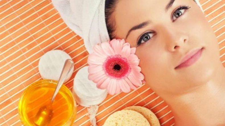 عليك بقناع العسل لبشرة كاملة النقاء والصفاء