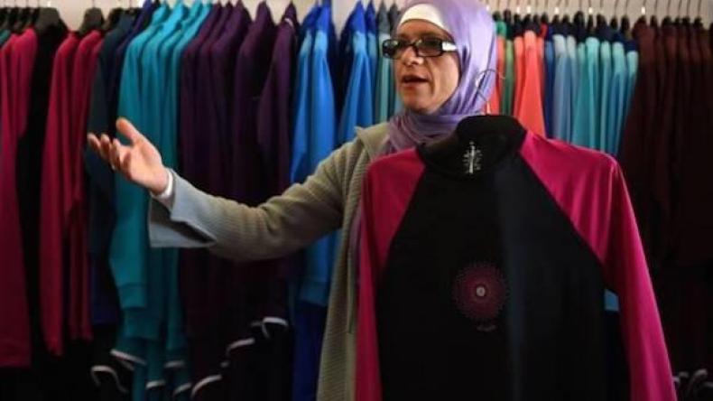 عاهدة زناتي .. المصممة التي ألهبت صيف أوروبا بالبوركيني