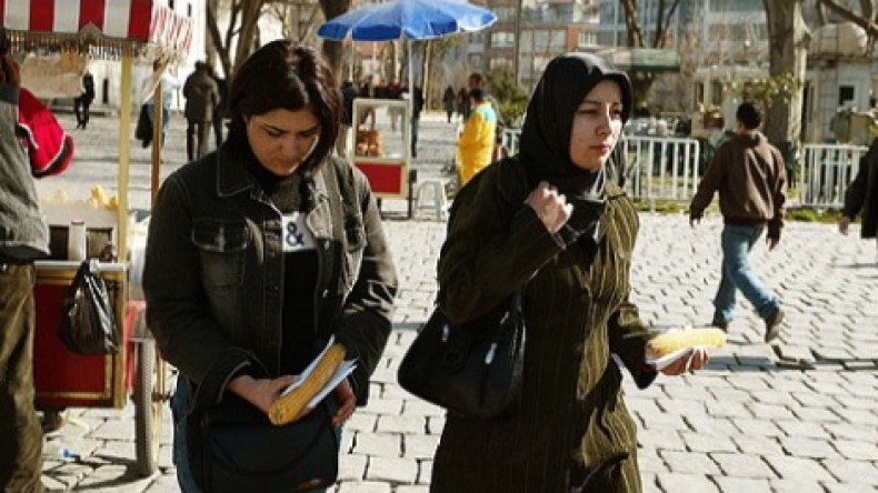 دراسة أمريكية: المسلمون يؤيدون الحجاب الذي يغطي الرأس ويكشف الوجه