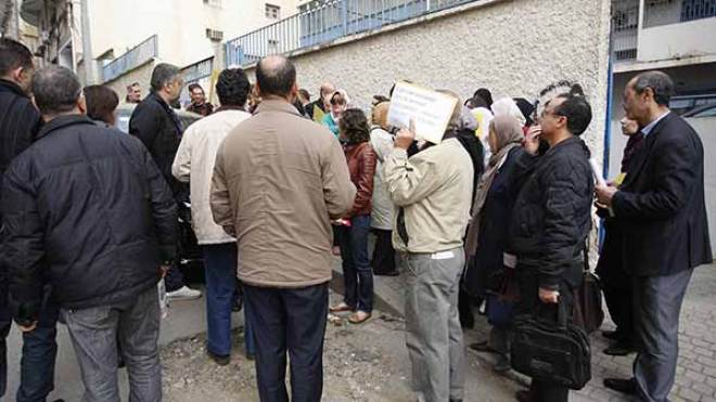 أساتذة متوسطة “ميرامار” بالرايس حميدو يحتجون