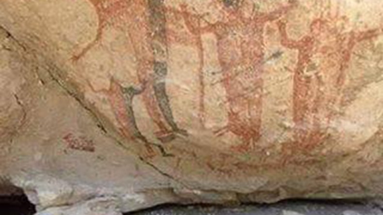 شباب يكتشفون رسومات لرجل الكهف البدائي بإيليزي