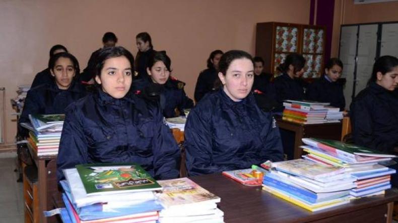 تلميذات متفوّقات يفضلن مواصلة مسارهن الدراسي تحت قبعة الجيش