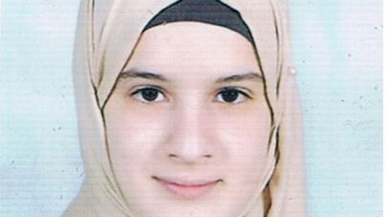 آية بوحالة تطمح أن تدرس الطب بالإنجليزية في الإمارات