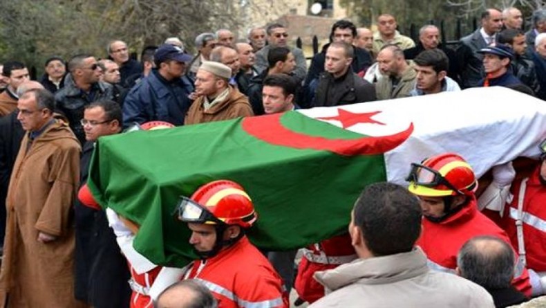 Constantine : une foule nombreuse accompagnele wali d'Annaba à sa dernière demeure
