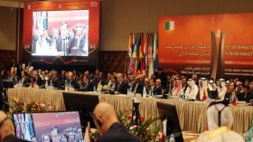 سلال يعقد اجتماعا مغلقا مع وزير النفط الإيراني