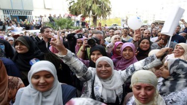 Tunisie: des dizaines d'islamistes manifestent leur soutien au gouvernement