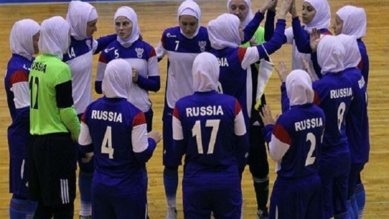 لاعبات المنتخب الروسي يرتدين الحجاب في إيران