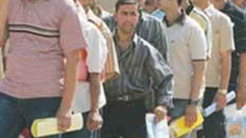 أصحاب الشهادت الجامعية يحتجون أمام مقر ولاية ورڤلة