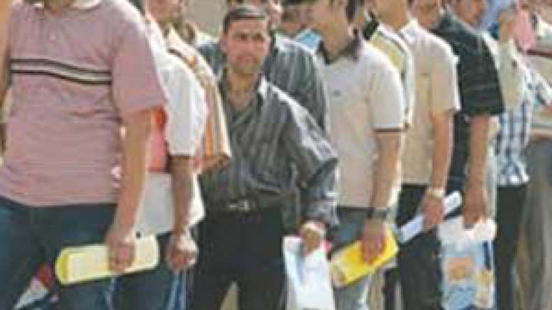 مناصب شغل وهمية واستثمارات نظرية والحكومة تبيع الأرقام