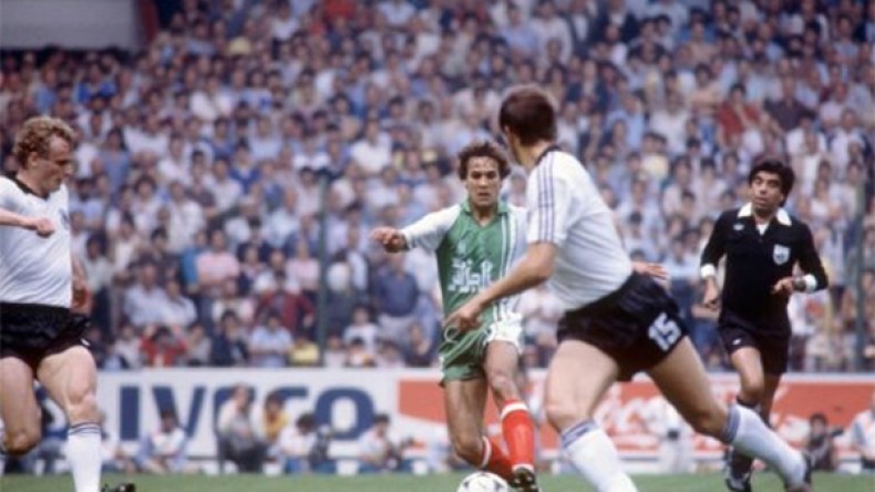 هكذا تابع الجزائريون ملحمة خيخون بالأبيض والأسود في‮ ‬المقاهي‮ ‬وقاعات السنيما