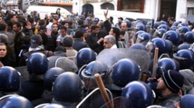 النقابات  والهيئات  المستقلة  بين  مؤيّد  ورافض  لمسيرة  12  فيفري