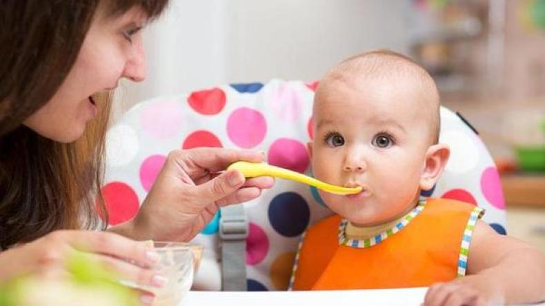 نصائح هامة قبل البدء في تقديم الطعام للرضيع