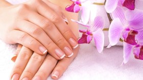 هذه الخطوة تمنع تكسر اظافرك قبل قصّها