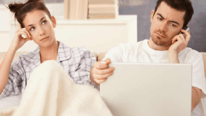 هذا هو التعامل الأمثل مع الزوج مدمن العمل؟!