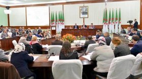 سلال يعرض مشروع تعديل الدستور أمام اللجنة المشتركة للبرلمان