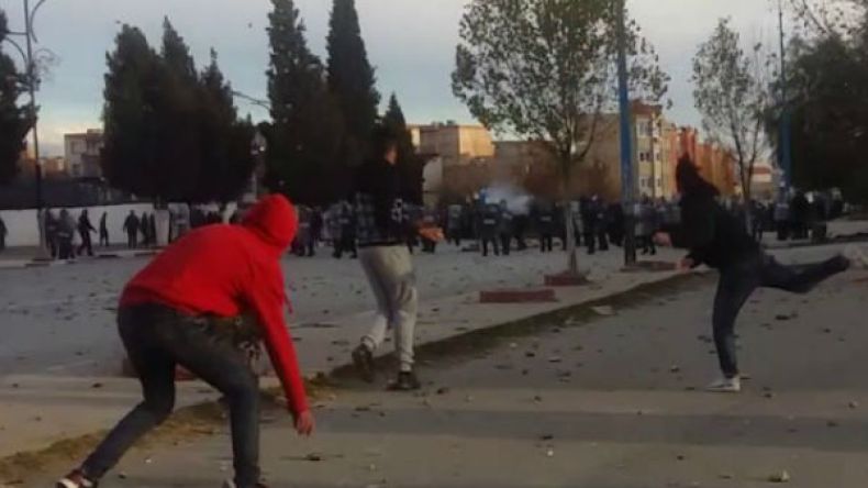 شجار بين ابن مقاول ومواطنين يتسبب في أحداث شغب بتيارت