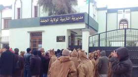 عشرات الأساتذة يضربون عن الطعام أمام مقر مديرية التربية بالجلفة
