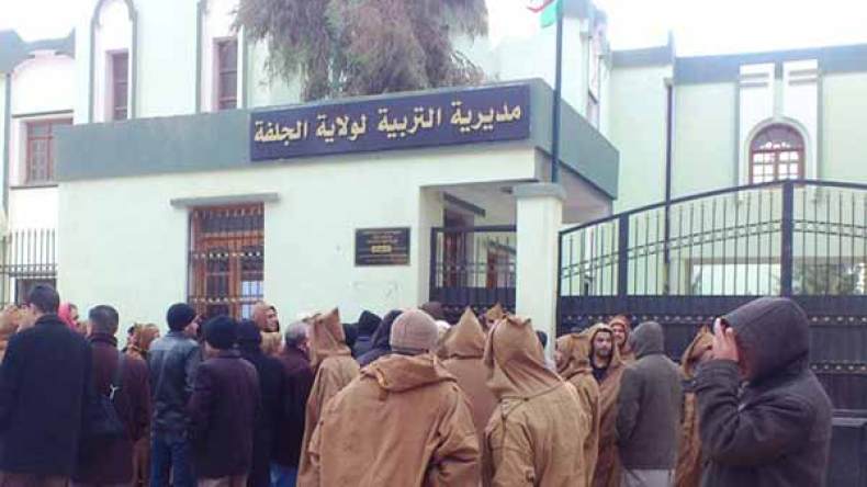 عشرات الأساتذة يضربون عن الطعام أمام مقر مديرية التربية بالجلفة