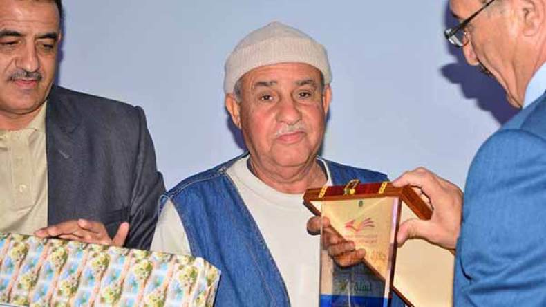كتاب ''فلسفة اللغة والإبداع'' يفوز بجائزة السنام الذهبي بالوادي
