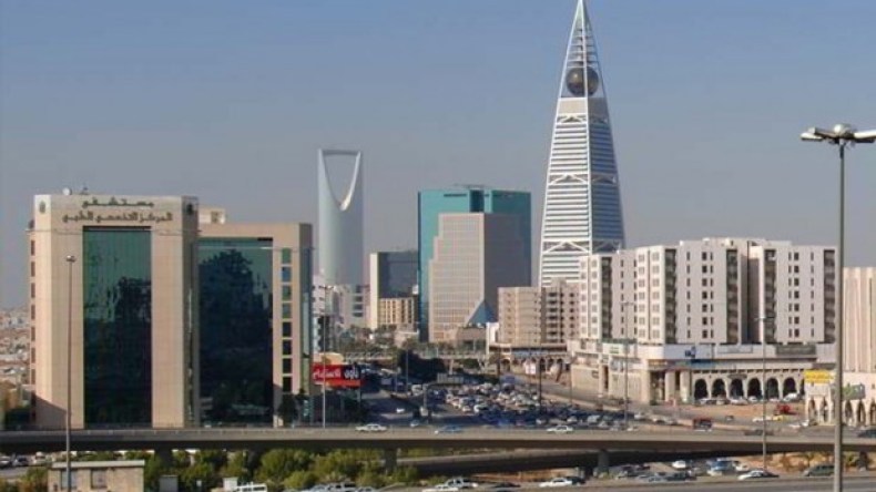 رسميون ورجال أعمال جزائريون يطيرون إلى الرياض يوم 9 جويلية