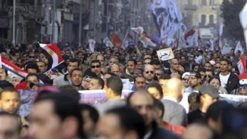 22 قتيلا في ذكرى الانتفاضة المصرية والجيش يخرج إلى الشارع