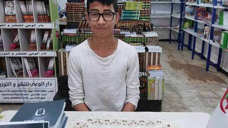 أيمن بوربالة يصدر رواية “كرّة خاسرة” وعمره لا يتجاوز 14 سنة