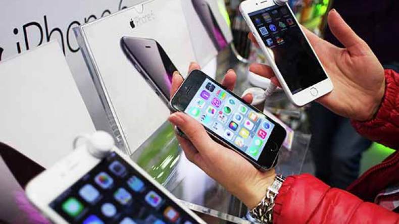 دفتر شروط الهواتف الذكية.. هل سيمنع 11 مصنعا من تكرار سيناريو السيارات؟