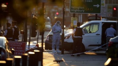 Un mort et huit blessés par une camionnette qui a fauché des piétons à Londres